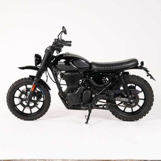 Royal Enfield Hunter 350 custom build with tank knee pads and flat seat