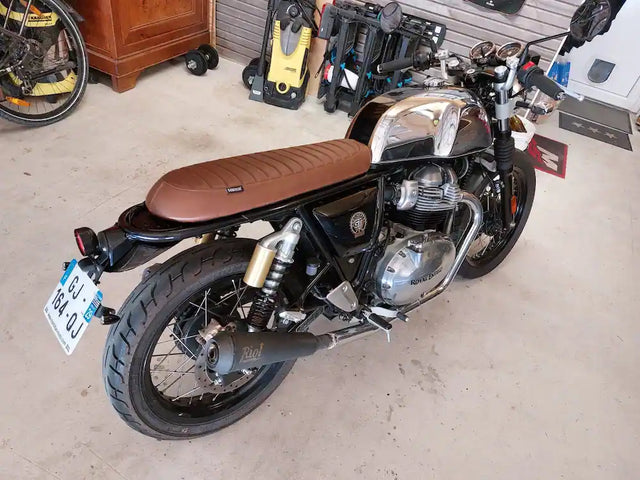 Nicolas Monet's Royal Enfield Continental GT 650 in France fitted with Flat Seat for Interceptor 650 & GT 650, Interceptor 650 Tail Tidy & GT 650 Tail Light Kit – E-mark / CE, Interceptor 650 & GT 650 Front Indicator Brackets for M8/M10 Turn Signals