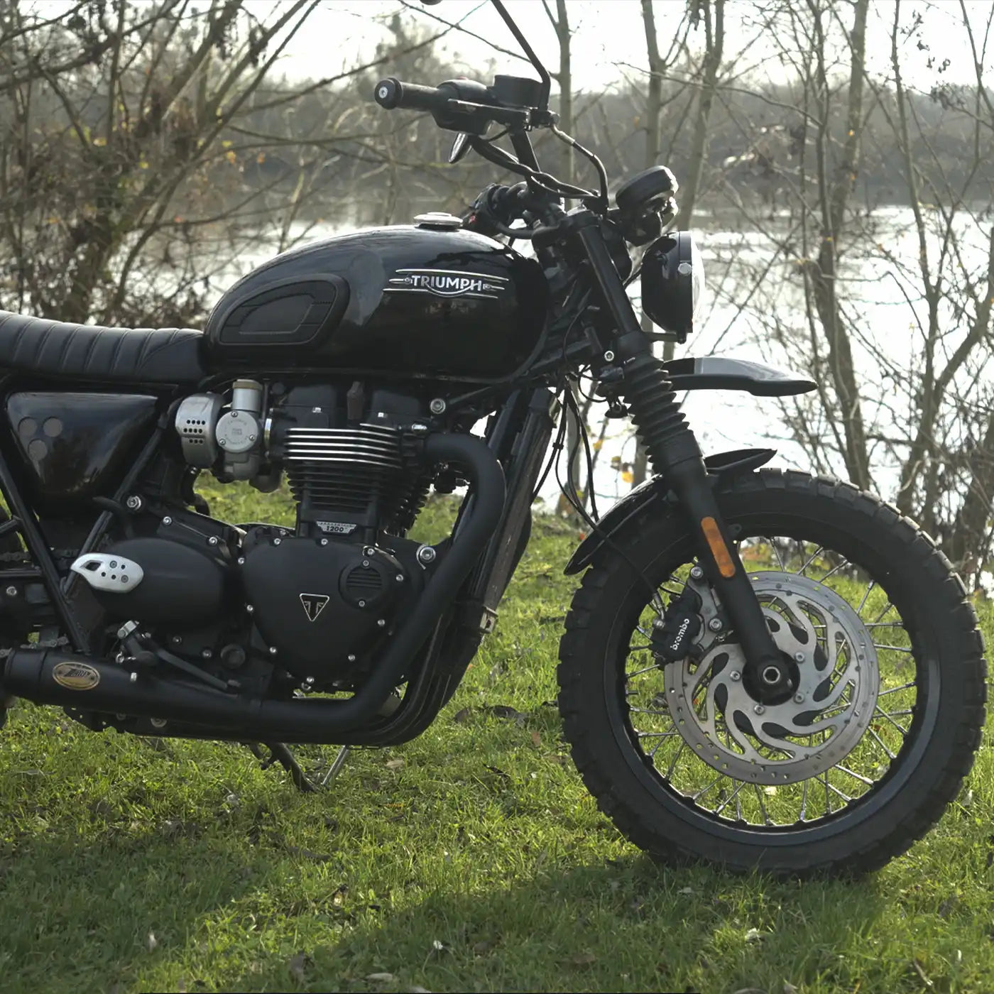 High mount scrambler front mudguard installed on a liquid-cooled Triumph Bonneville
