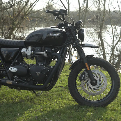 High mount scrambler front mudguard installed on a liquid-cooled Triumph Bonneville