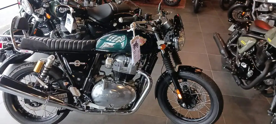 Ormotors's Royal Enfield Interceptor 650 in France fitted with Interceptor 650 Custom Seat & GT 650 Custom Seat