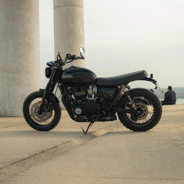 Triumph Bonneville T120 custom cockpit with Bonvent mini speedometer housing