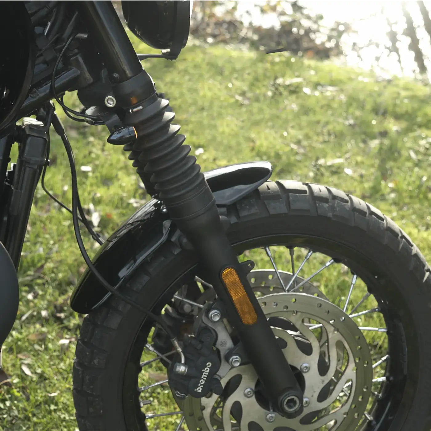 Short front mudguard / shorty fender installed on a compatible Triumph LC bike