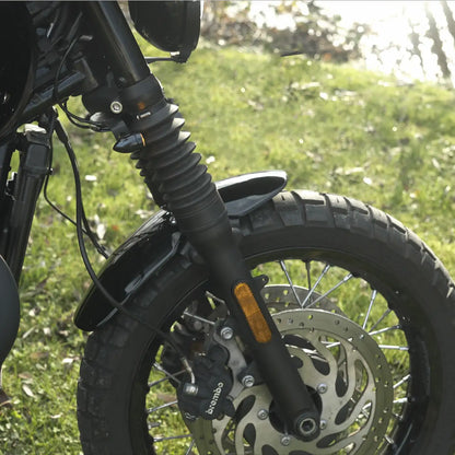 Short front mudguard / shorty fender installed on a compatible Triumph LC bike