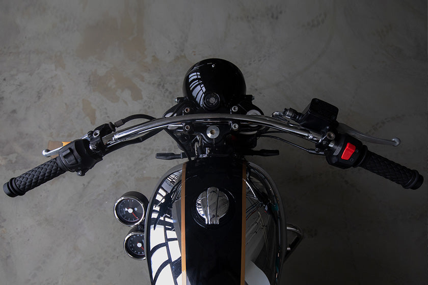 Grand Scrambler handlebar on Royal Enfield Interceptor 650 custom build