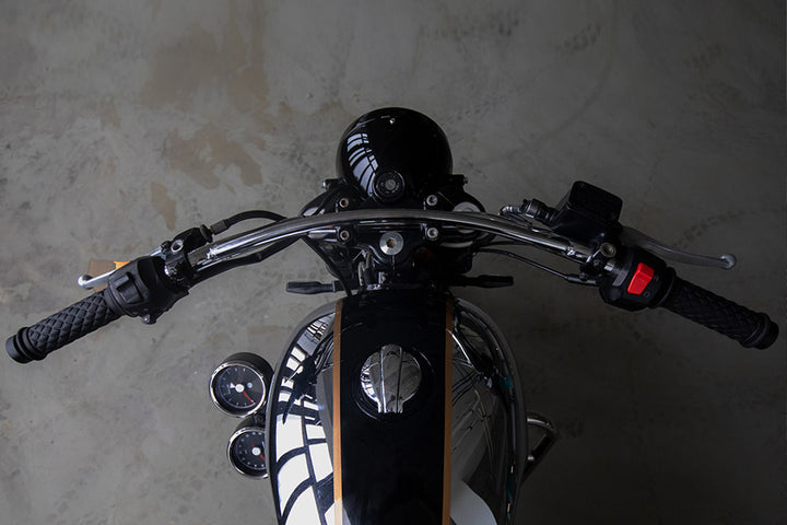 Grand Scrambler handlebar on Royal Enfield Interceptor 650 custom build