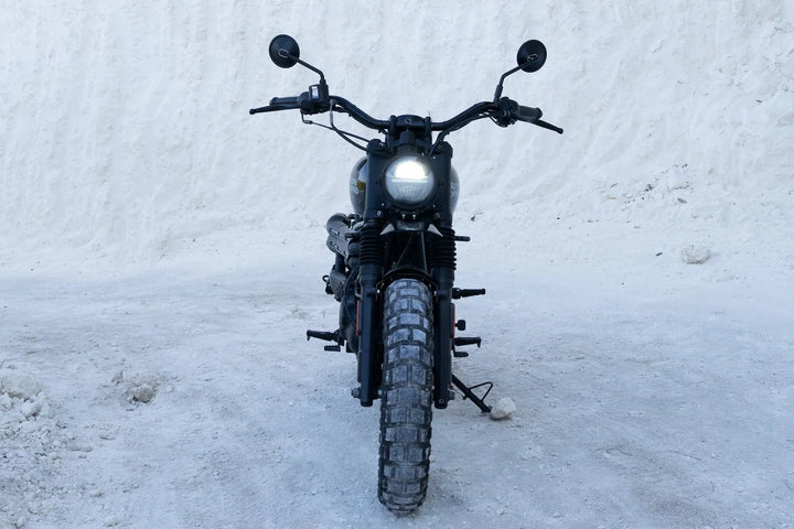 Front view of a Hunter 350 with high front mudguard, compact headlight and wide tracker handlebar