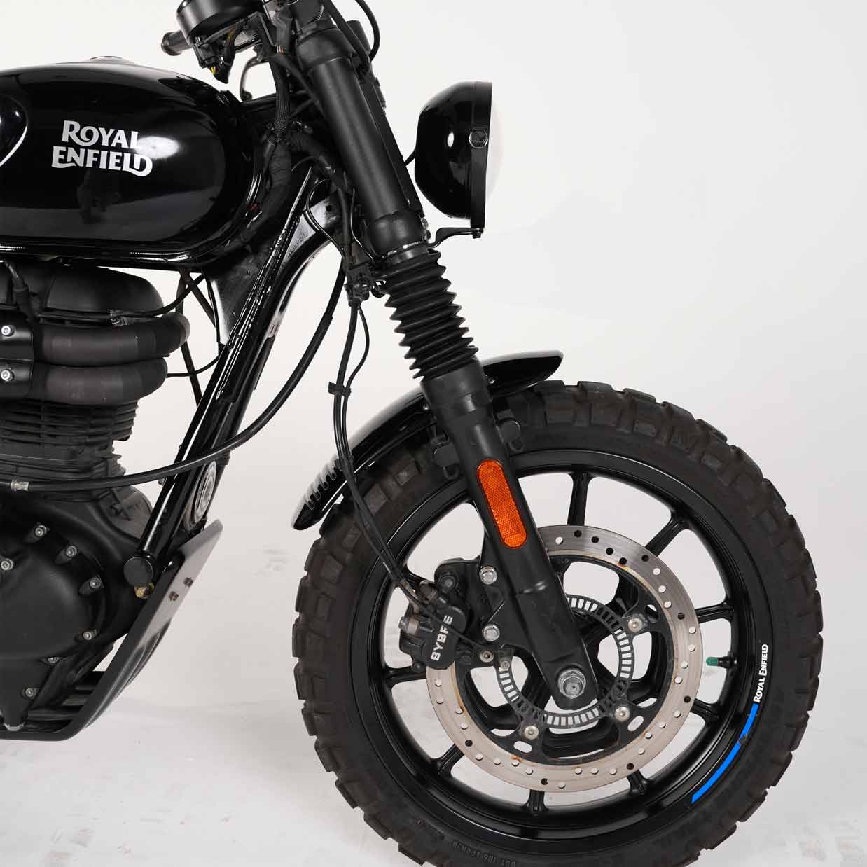 Short front mudguard installed on Royal Enfield Hunter 350, front wheel view with scrambler setup