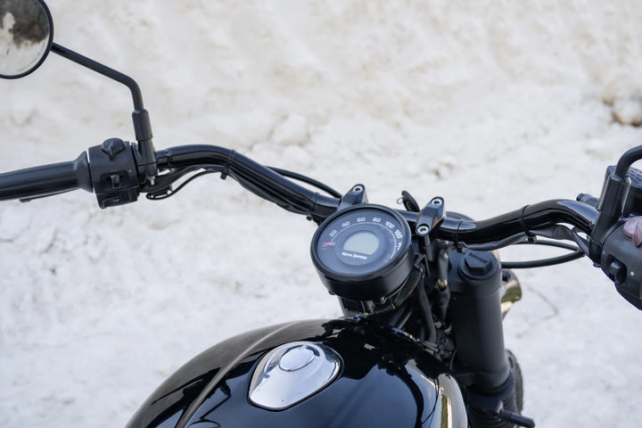 Relocated Hunter 350 speedometer positioned behind a wide tracker-style handlebar