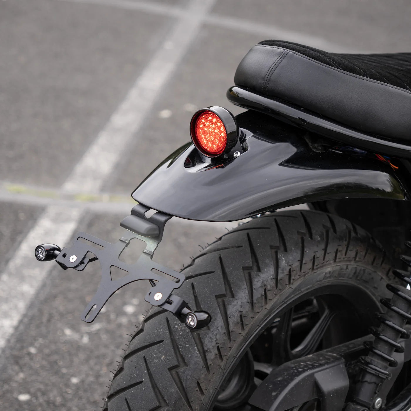 Bonvent Hunter 350 tail tidy and LED tail light kit installed on a Royal Enfield Hunter 350 with compact plate holder and rear LED lighting.