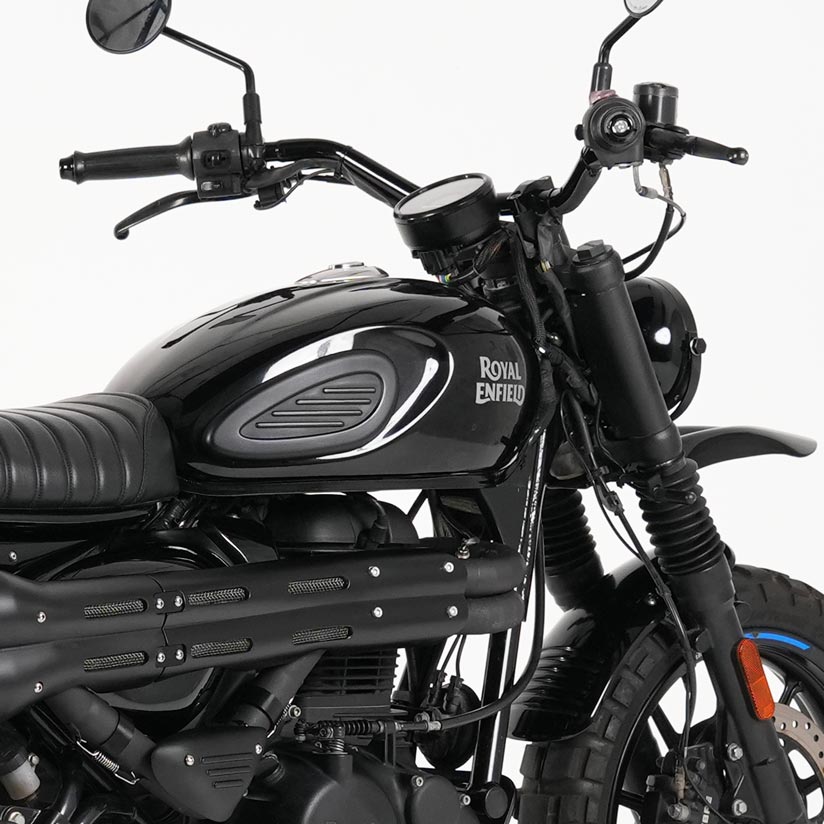 Royal Enfield Hunter 350 with matte black tank knee pads installed