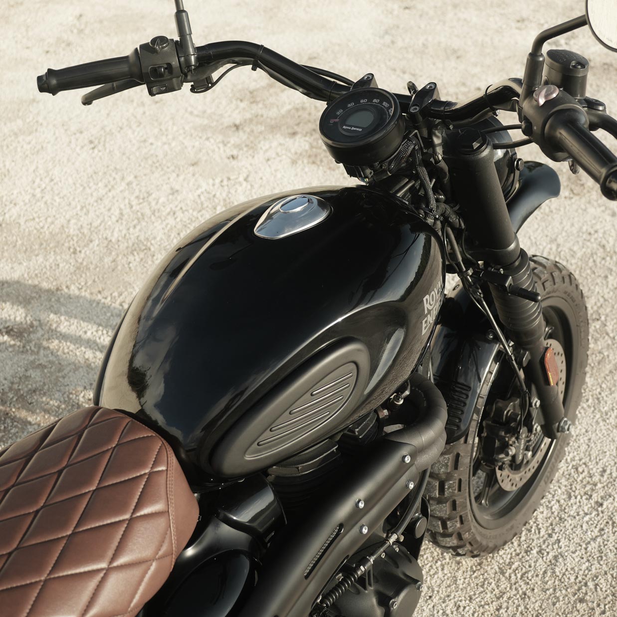 Tank protection knee pads installed on Royal Enfield Hunter 350 fuel tank