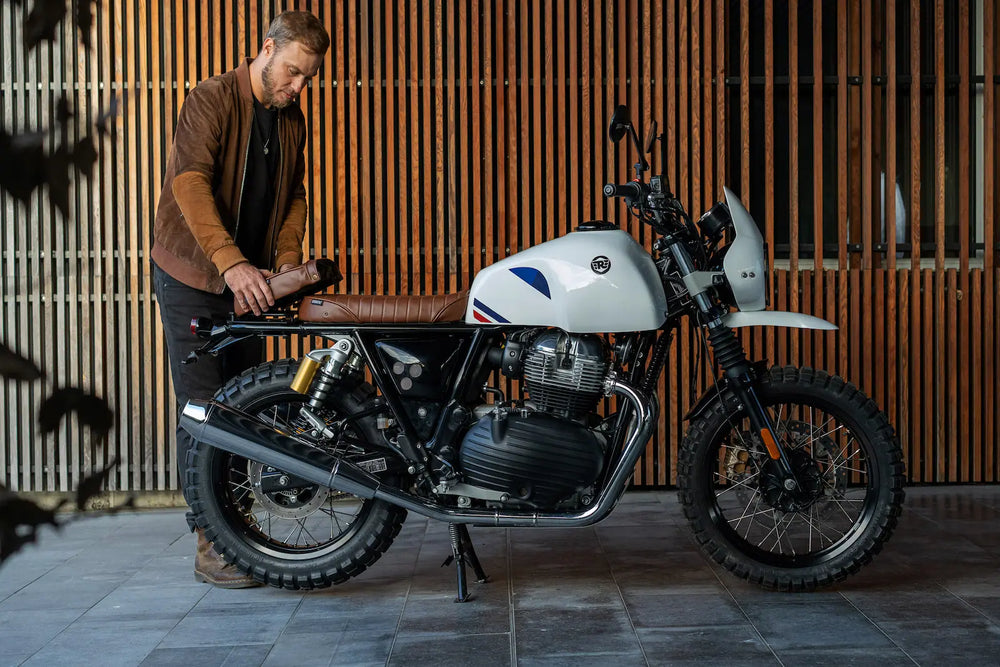 Side profile of Royal Enfield Interceptor 650 Dakar build with Bonvent modular solo seat and luggage rack