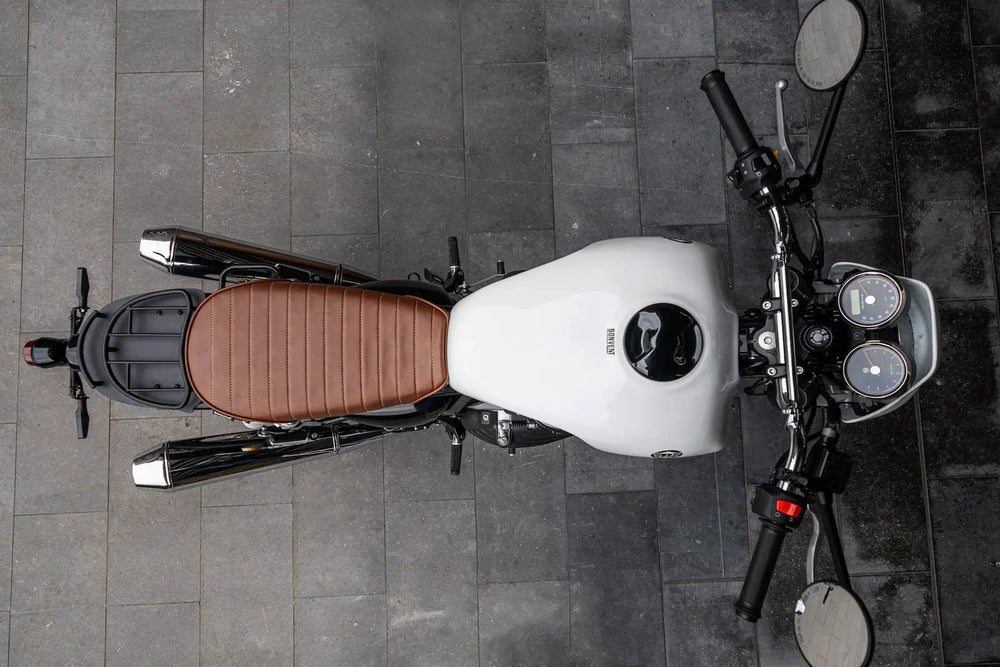 Top view of Bonvent tank cover and modular solo seat fitted to Royal Enfield Interceptor 650