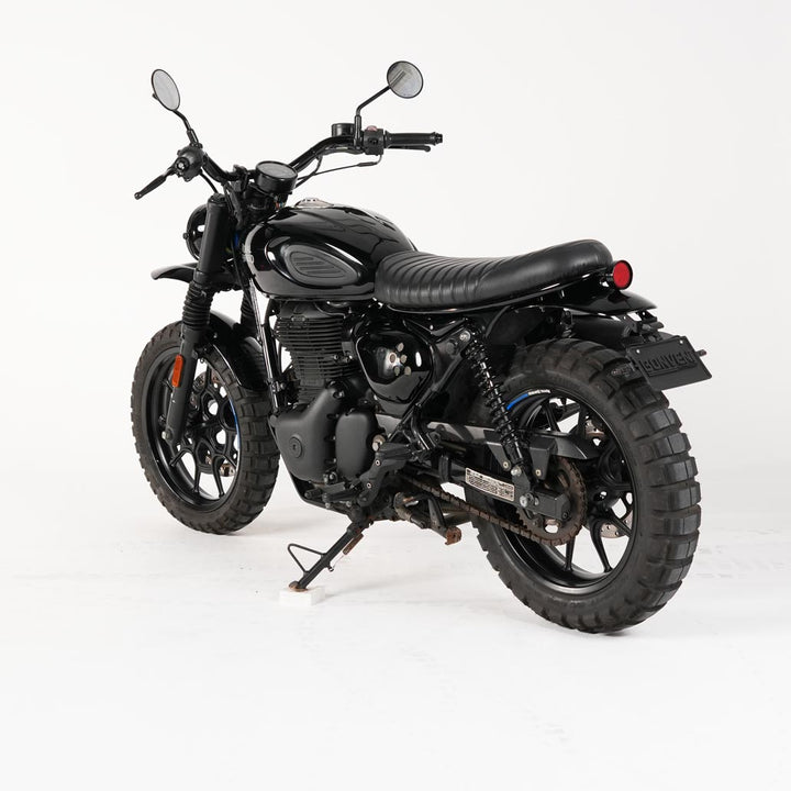 Royal Enfield Hunter 350 scrambler build with tank knee pads and flat seat
