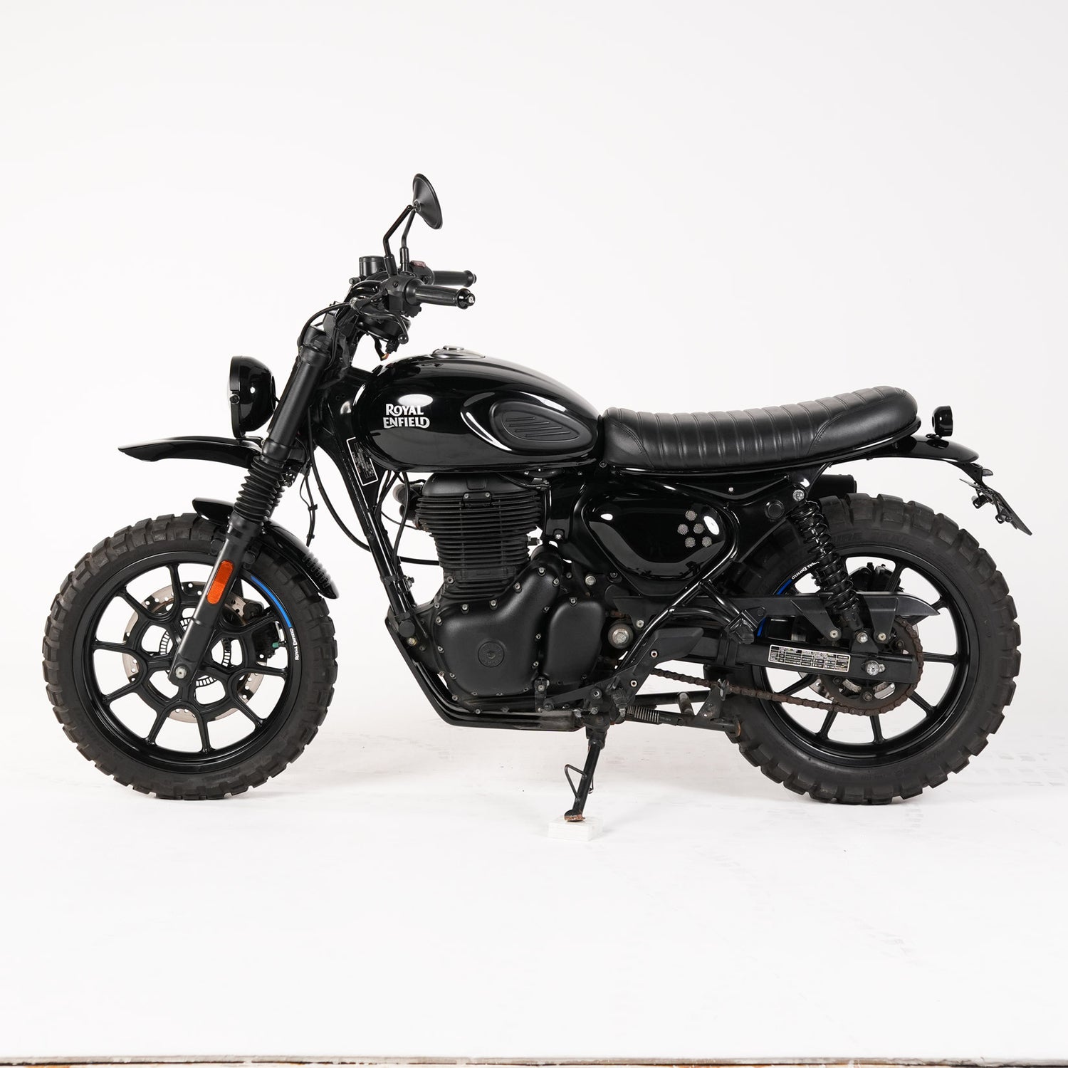 Royal Enfield Hunter 350 custom build with mini LED headlight and flat seat