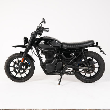 Royal Enfield Hunter 350 custom build with tank knee pads and flat seat