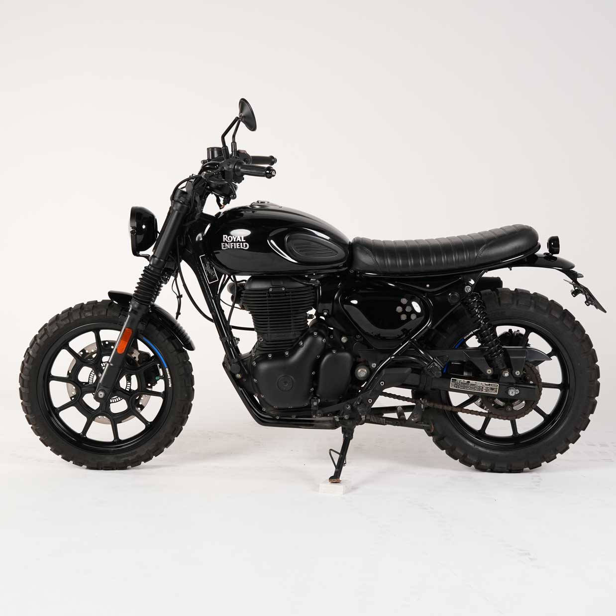 Royal Enfield Hunter 350 custom scrambler build with short front mudguard
