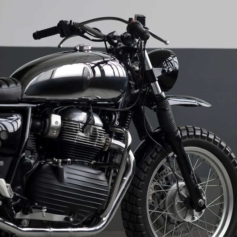 Wide 22mm scrambler handlebar with chrome finish