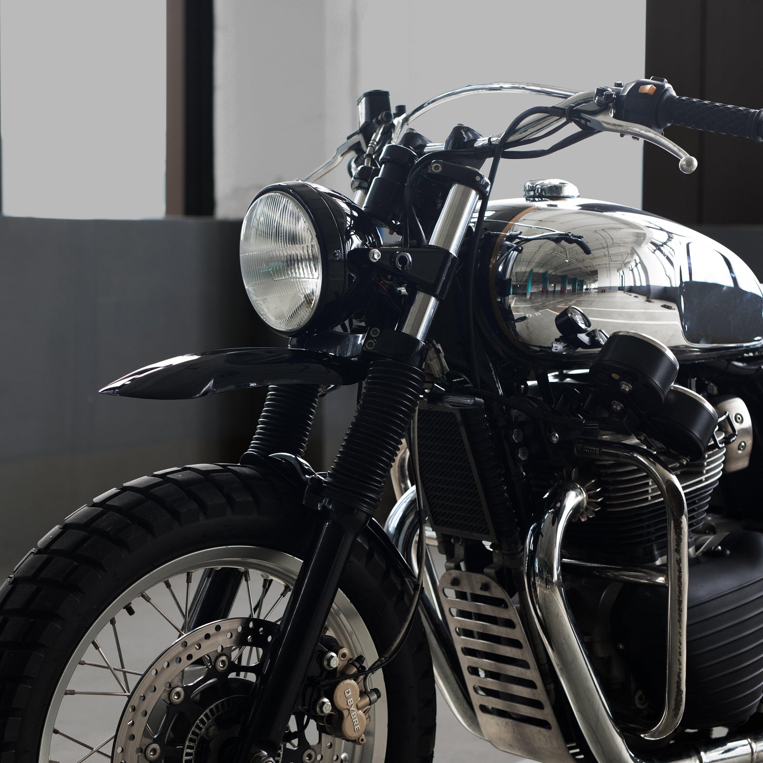 Royal Enfield 650 cockpit with scrambler handlebar and speedometer relocation