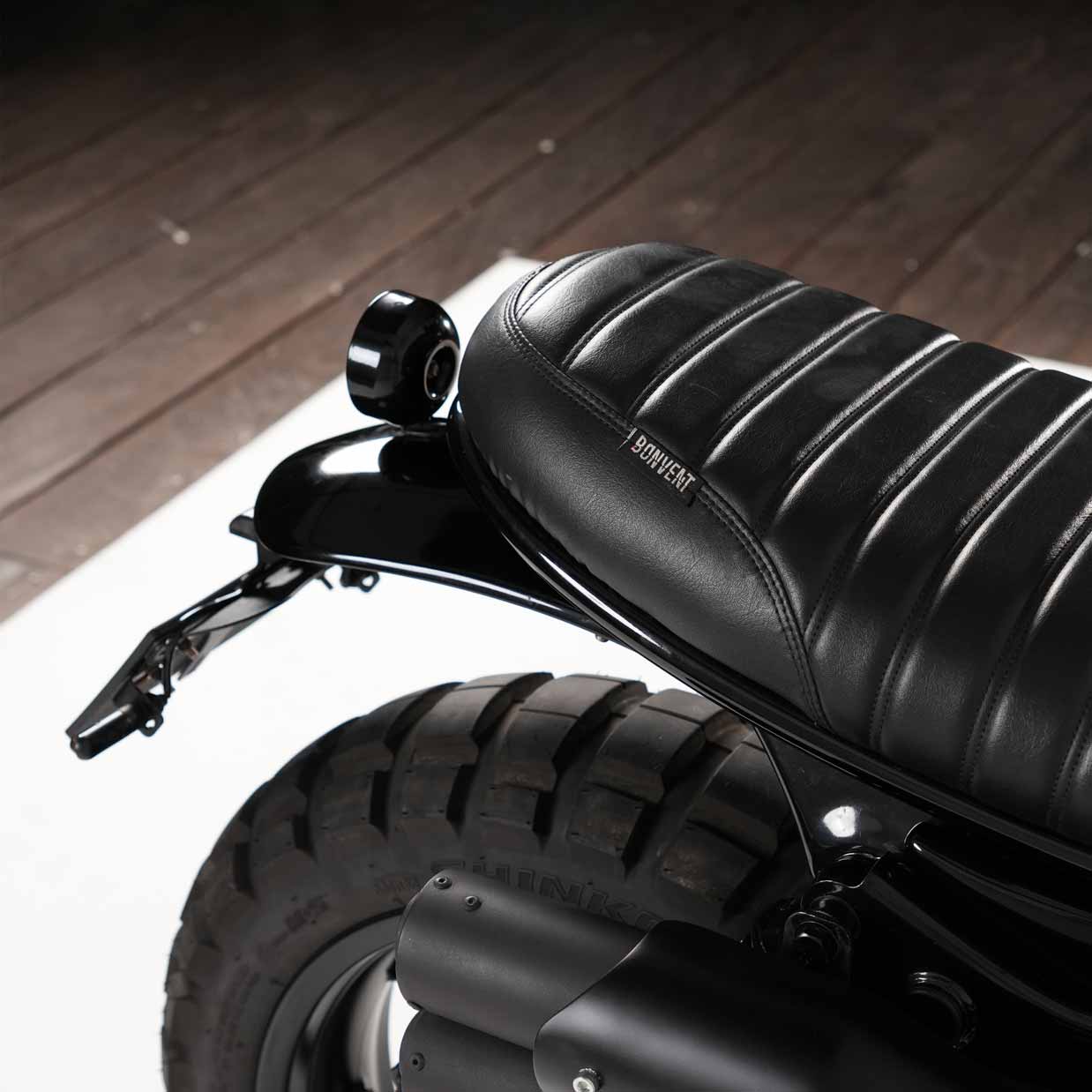 taillight-royal-enfield-hunter-350-studio-side-view