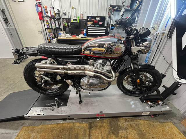 Josh Moore's Royal Enfield Interceptor 650 in United States fitted with Interceptor 650 Modular Seat Kit – Solo & Duo Setup for GT 650, Interceptor 650 & GT 650 Front Indicator Brackets for M8/M10 Turn Signals, Interceptor 650 Tail Tidy & GT 650 Tail Light Kit – E-mark / CE