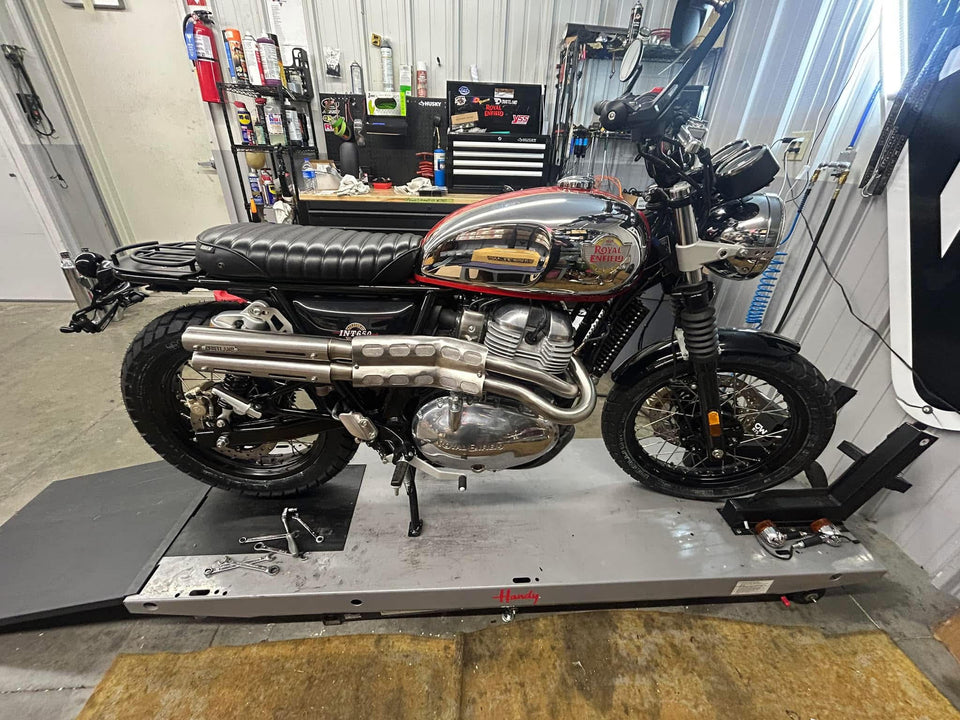 Josh Moore's Royal Enfield Interceptor 650 in United States fitted with Interceptor 650 Modular Seat Kit – Solo & Duo Setup for GT 650, Interceptor 650 & GT 650 Front Indicator Brackets for M8/M10 Turn Signals, Interceptor 650 Tail Tidy & GT 650 Tail Light Kit – E-mark / CE